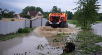 Повінь атакувала Західну Україну: сотні будинків затоплені, почалася масова евакуація.