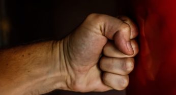 Били лопатами та ногами: на Волині група чоловіків побила підлітків до непритомності