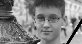 “Плачуть рідні, плаче весь клас”: У Львові проводжають в останню путь школяра який впав з водопаду і потонув