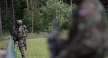 Польща планує побудувати паркан на кордоні з Білоруссю, але готова надати біженцям допомогу