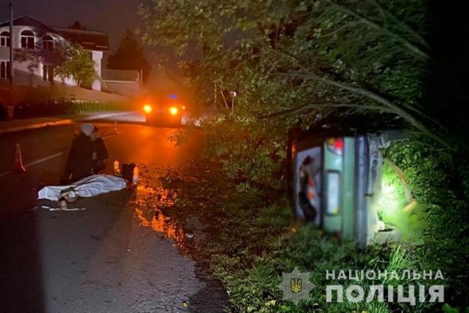 На Тернопільщині водій іномарки збив двох пішоходів. 18-річний юнак загинув на місці ДТП (ФОТО)
