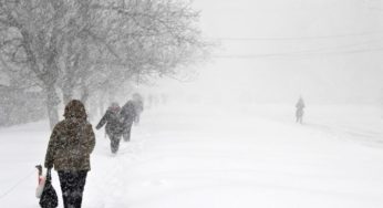 Краще сидіти вдома: в Україні оголосили штормове попередження через хуртовини, ожеледицю та сильний вітер
