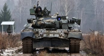 Російський загарбник вихвалявся, як танком переїхав легковик під Києвом — СБУ