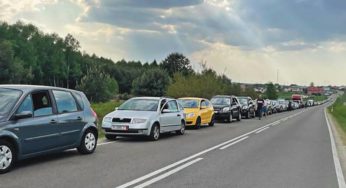100 годин у черзі заради дешевої автівки. Що відбувається на польсько-українскому кордоні