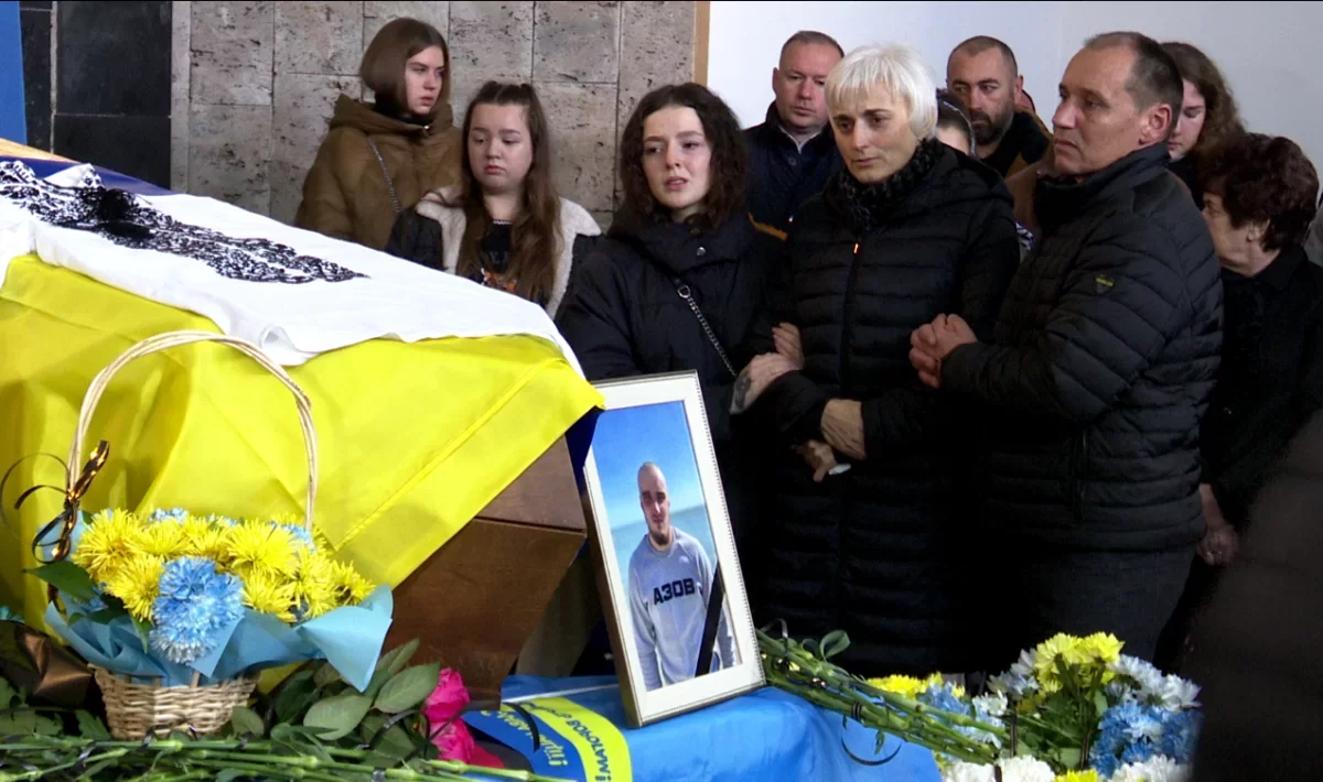 У Тернополі сьогодні попрощалися із 20-річним захисником "Азовсталі", який загинув ще у травні (ФОТО)
