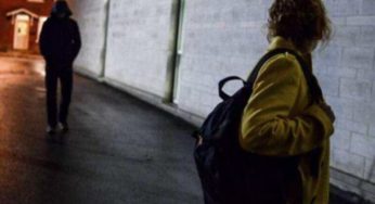 Ніж до горла, заламали руки і побили: 19-річна дівчина повідомила у поліцію, що на неї напал
